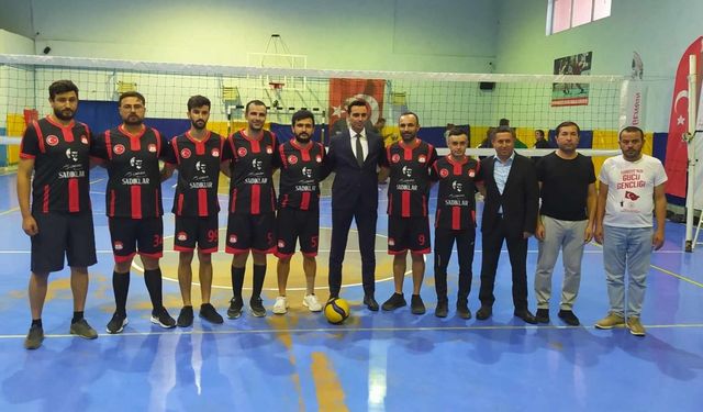 Dikmen'de voleybol turnuvası düzenlendi