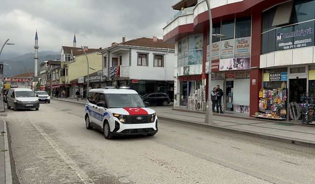 Düzce'de kaymakamın öncülük yaptığı kampanyayla emniyet amirliğine araç alındı