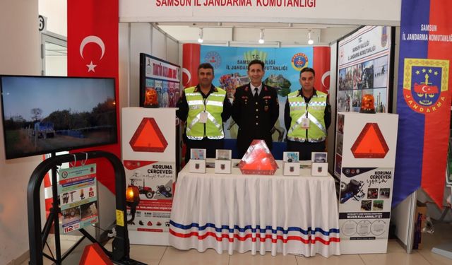 Jandarma ekipleri Samsun Tarım Fuarı'nda vatandaşları bilgilendirdi