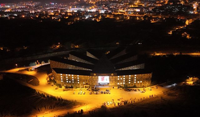 Karabük'te öğrenci yurtlarının oda ışıklarıyla "101. YIL" yazısı oluşturuldu