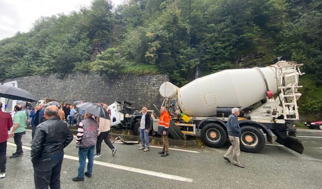 Rize'de kamyon ile çarpışan beton mikserindeki 2 kişi yaralandı