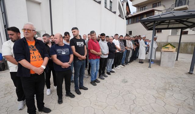 Sakarya'da makarna fabrikasındaki patlama sonucu ölen işçinin cenazesi Düzce'de defnedildi