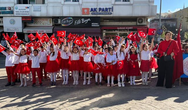 Salıpazarı'nda Cumhuriyet Bayramı kutlandı