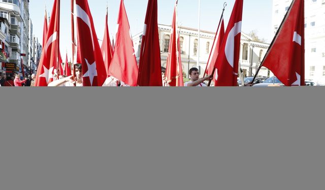 Samsun'da 1919 metre Türk bayrağıyla Cumhuriyet Yürüyüşü düzenlendi