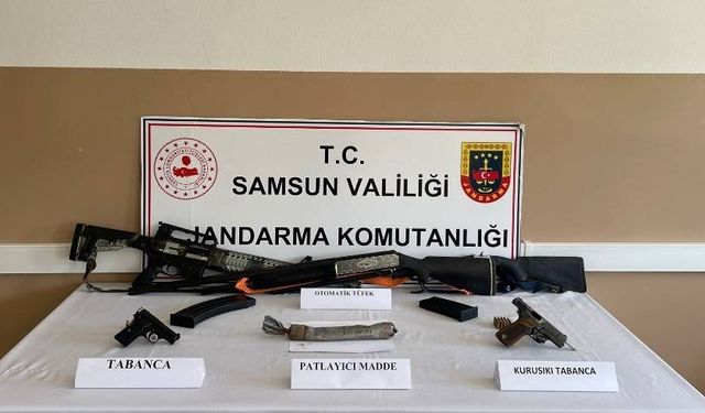 Samsun'da kaçakçılık operasyonunda 5 ruhsatsız silah ele geçirildi