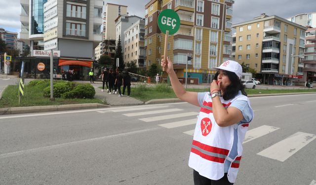 Samsun'da "Okul Geçidi Görevlisi" uygulamasıyla öğrenciler yollarda güvende