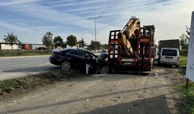 Samsun'da park halindeki tırın dorsesine çarpan otomobildeki sürücü öldü