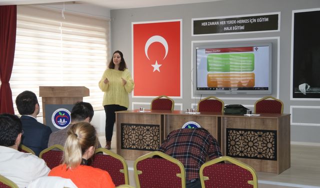 Taşova'da TÜBİTAK 4006 yürütücülük süreci eğitimi verildi