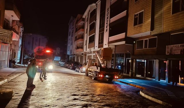 Terme’de elektrik direğinde çıkan yangın söndürüldü