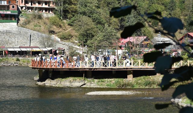 Trabzon'da üniversite eğitimi alan yabancı öğrenciler Uzungöl'ü gezdi