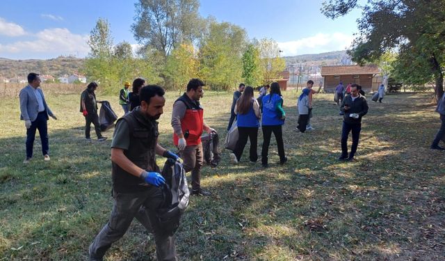 Yeniçağa Gölü çevresinde temizlik yapıldı