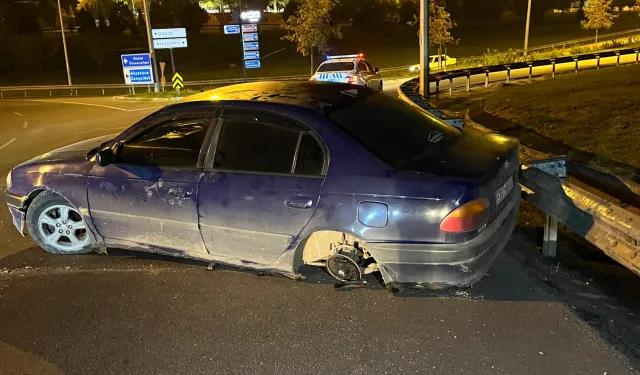 Düzce'de polise 'dur'mayan sürücüyü kaza durdurdu!