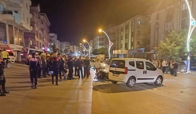 Ankara’da hafif ticari araç ile motosikletli polis ekipleri çarpıştı: 2 polis memuru yaralandı