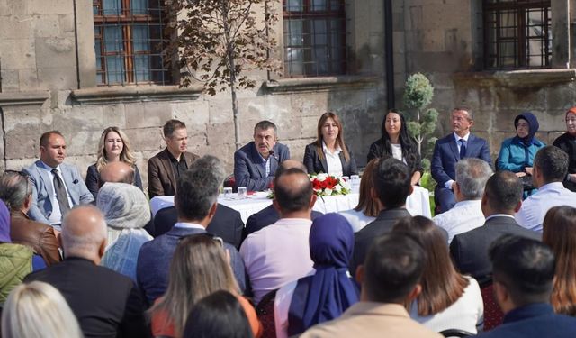 Bakan Tekin öğretmenler ile buluştu