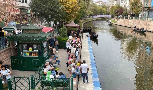 Eskişehir’de gondol sırası yoğunluğu oluştu