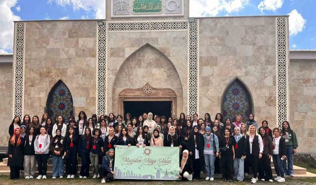 Eskişehirli öğrencilerin katıldığı ’Maziden Âtiye Ahlat’ programı başladı