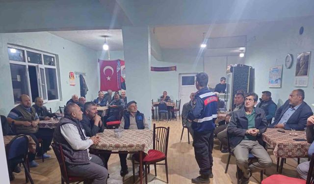 Jandarma ekipleri vatandaşları çeşitli konularda bilgilendirdi