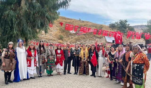 ‘Kahraman Türk Kadınları’ tiyatro gösterisi Urfa’da yoğun ilgi gördü