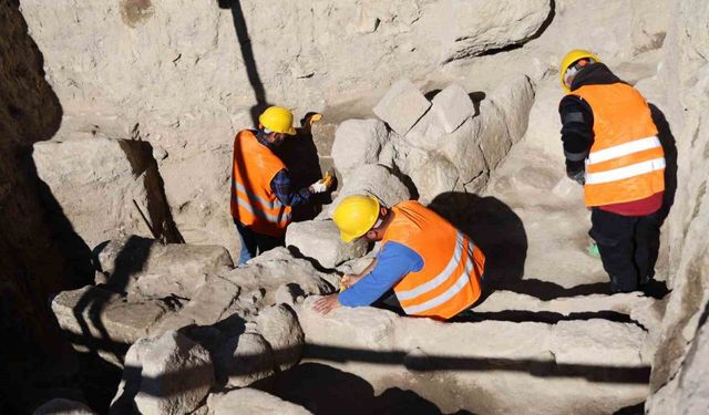 Kapadokya’da trafiğe kapatılan yolun altından toplu mezar çıktı