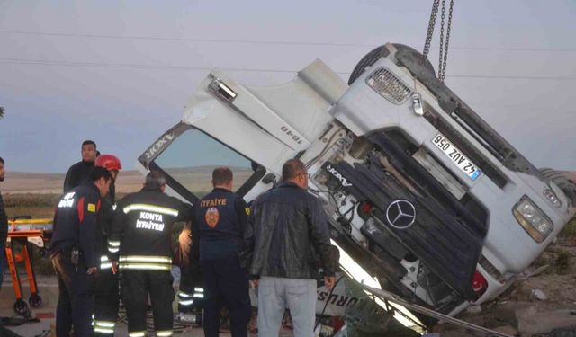 Konya’da kontrolden çıkan tır devrildi: 2 yaralı