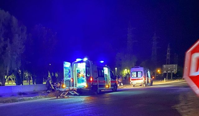 Konya’da parkın duvarına çarpan araçtaki 3 kişi yaralandı