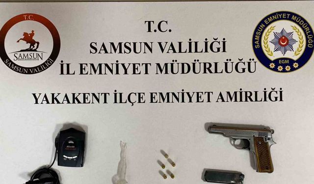 Polisin uygulamasında silah ve radar tespit cihazı ele geçti