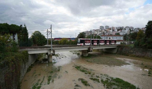 Samsun’da etkili olan sağanak, akarsuları coşturdu