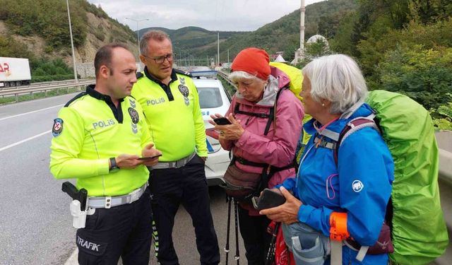 Venedik’ten yola çıkan 73 ve 79 yaşındaki kadın yazarların yürüyerek  İpekyolu yolculuğu