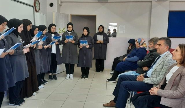 Kız Anadolu İmam Hatip Lisesi'nde kuruluş yıldönümü coşkusu