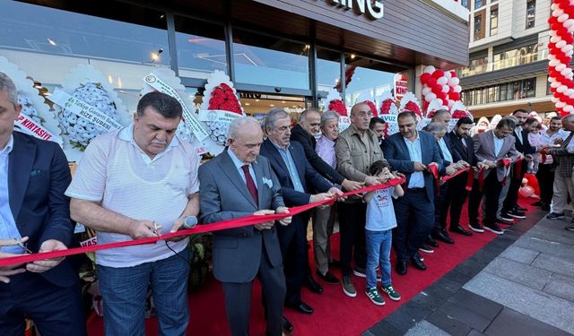 Filistin kan ağlarken AKP'liler güle oynaya Burger King açtı