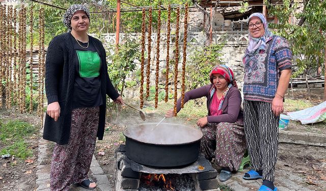 Çorum'un bu ilçesinde kadınların Cevizli Sucuk mesaisi başladı