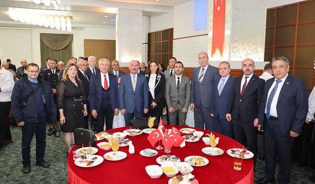 Çorum Valisi'nden tarih dersi gibi Cumhuriyet Bayramı konuşması: 'Cumhuriyet, milletimizin yeniden doğuşunun adıdır'