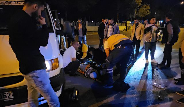 İnönü Caddesi’nde trafik kazası! Kamyonet ve motosiklet çarpıştı: 1 yaralı