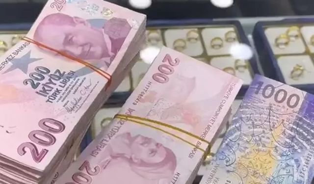 Sosyal medyada olay oldu! Tek banknotla kuyumcuya gitti, 4 deste para aldı!