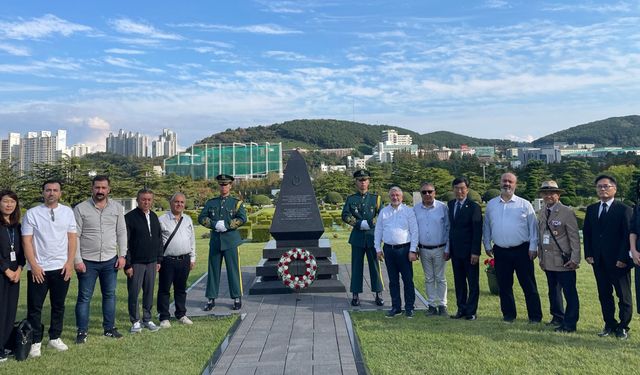 Busan'da duygusal anlar: Çorum heyeti, Güney Kore’de Türk şehitliğini ziyaret etti