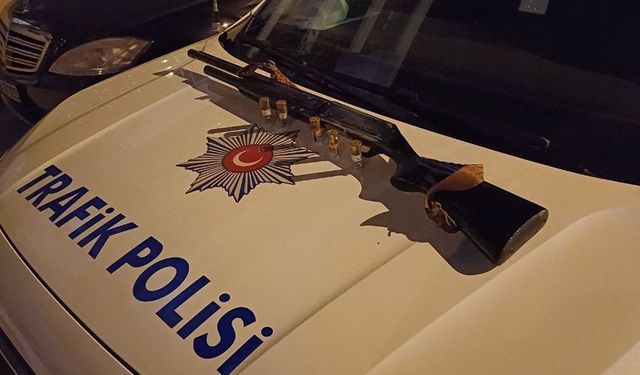 Çorum’da polislerin şüphe üzerine durdurduğu araçtan tüfek çıktı!