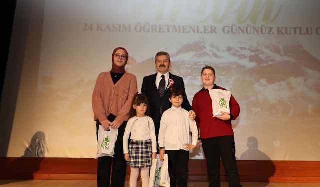 Artvin'de 24 Kasım Öğretmenler Günü törenlerle kutlandı