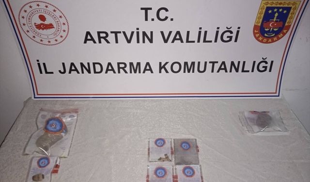 Artvin'de uyuşturucu operasyonunda yakalanan 2 zanlı tutuklandı