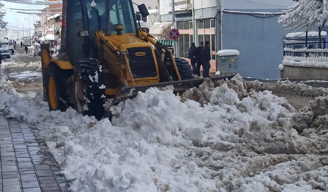 Başçiftlik ve Yeşilyurt ilçelerinde karla mücadele çalışması başlatıldı