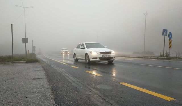 Bolu Dağı Düzce geçişinde sis ve yağmur etkili oldu