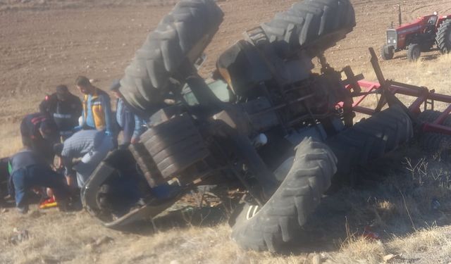 Çorum'da devrilen traktörün sürücüsü yaralandı