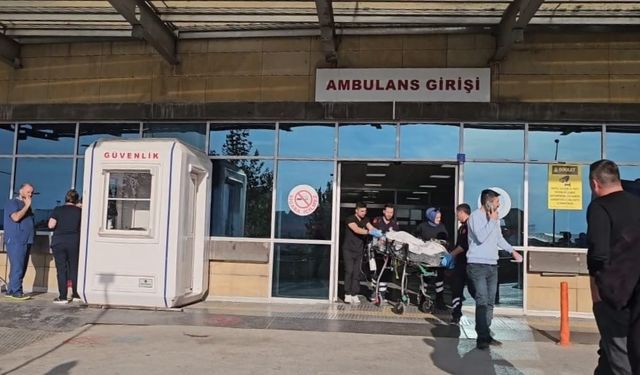 Çorum'da otomobilin bagajından düşen çocuk tırın çarpması sonucu yaralandı