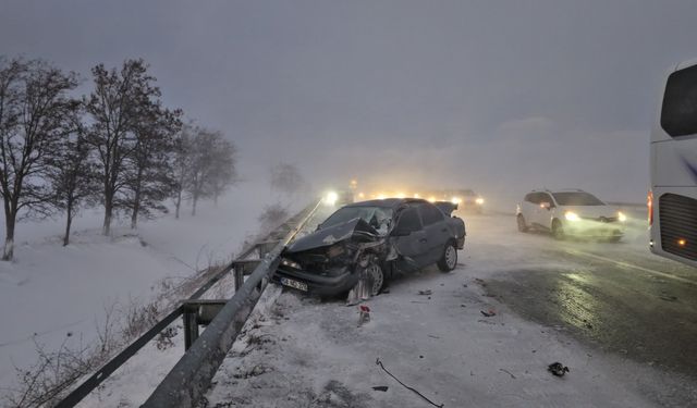 Çorum-Samsun yolunda zincirleme kaza: 1 ölü, yol kapandı!