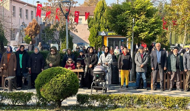 Düzce Depremi'nde hayatını kaybedenler için anma töreni düzenlendi