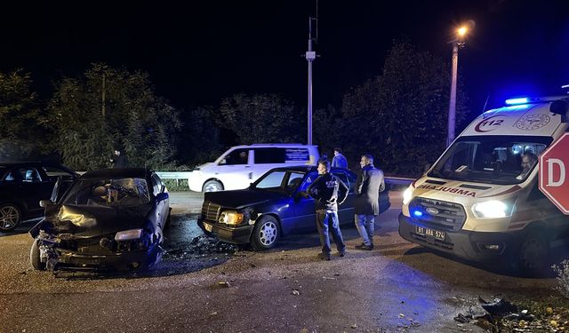 Düzce'deki trafik kazalarında 3 kişi yaralandı