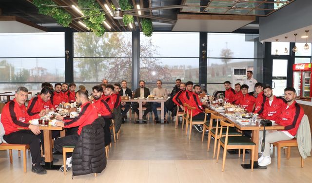 Havza Belediyespor yönetiminden futbolculara kahvaltı