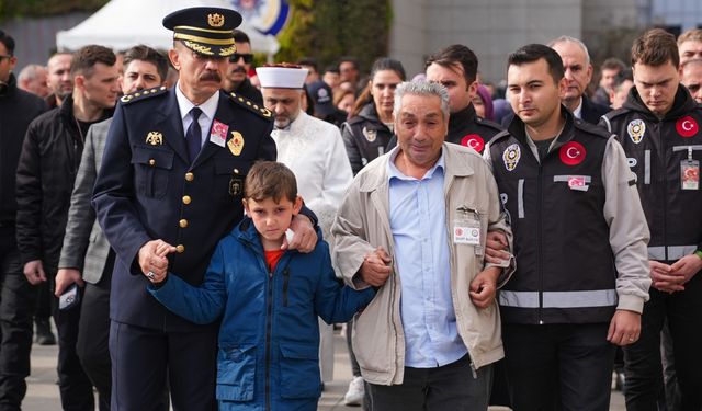 İstanbul'da trafik kazasına müdahale ederken şehit olan polis için tören düzenlendi