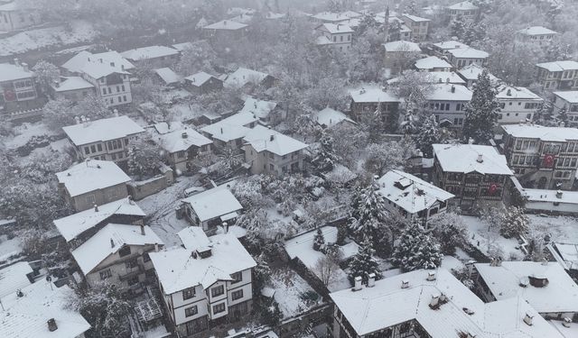 Karabük'te kar yağışı etkili oluyor