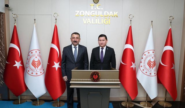 Kazakistan'ın İstanbul Başkonsolosu Amankul, Vali Hacıbektaşoğlu'nu ziyaret etti