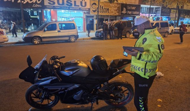 Samsun'da motosiklet yayaya çarptı, 2 kişi yaralandı